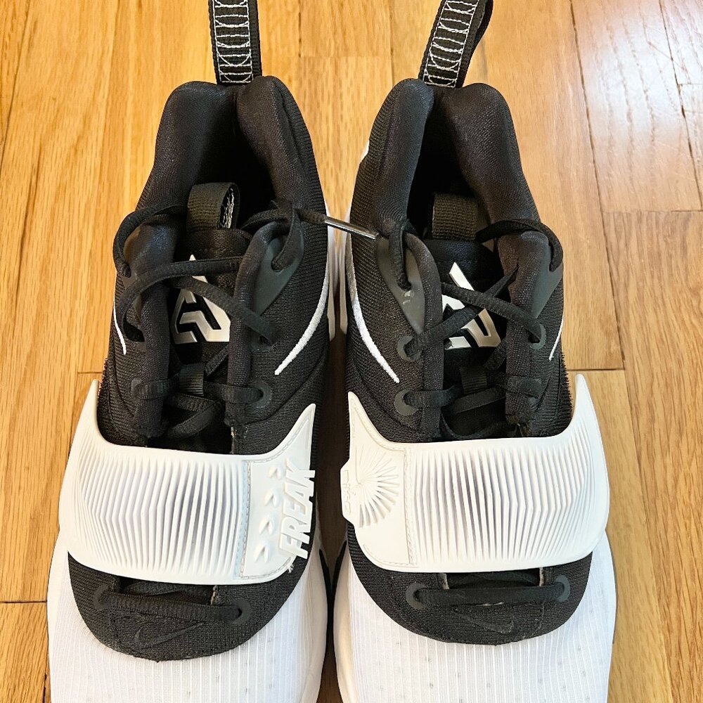 Brand New Nike Zoom Freak 3 Promo Basketball Shoes Black White Size: Mens 12.5